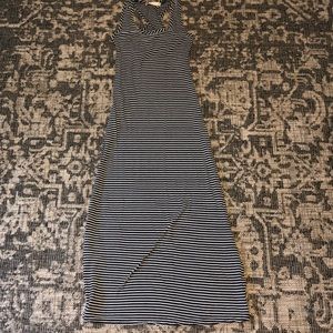 Size small, long fitting dress!!